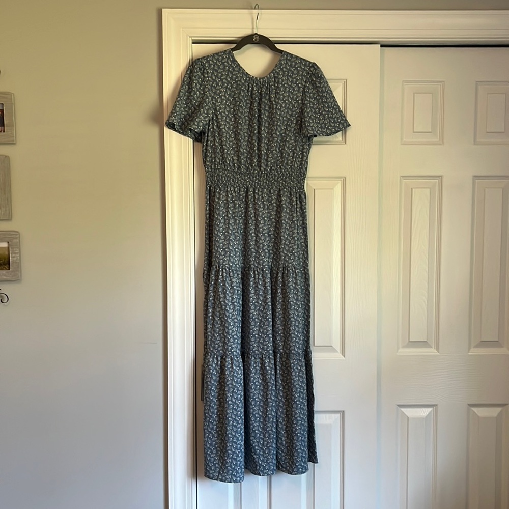 NEVER WORN-M-Blue floral midi dress